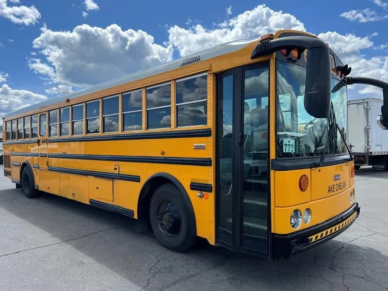 2009 Thomas Built SAF-T-LINER HDX - Passenger Bus / Shuttle Bus / SUV
