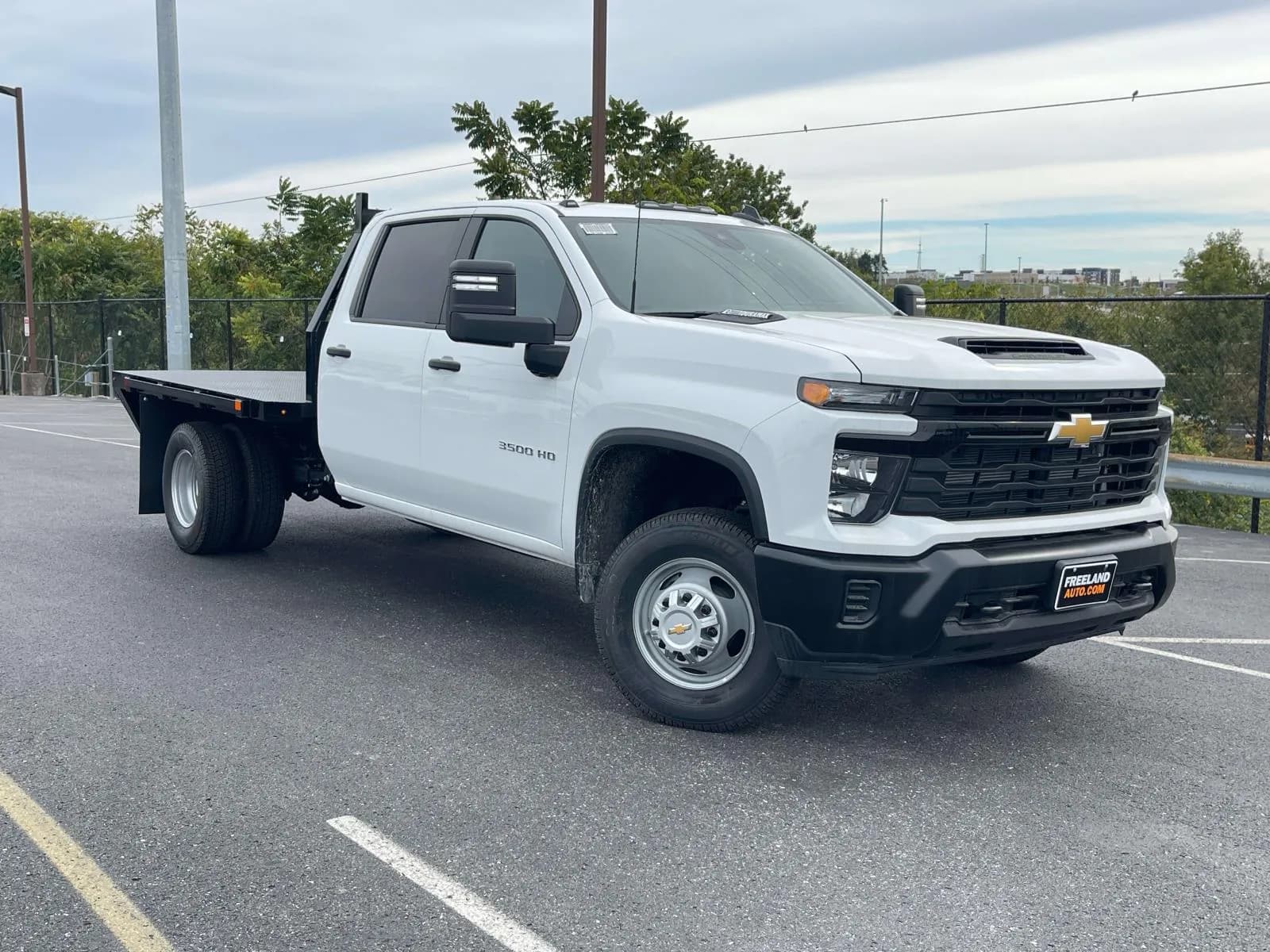 2025 Chevrolet Silverado 3500 Crew Cab - Flatbed