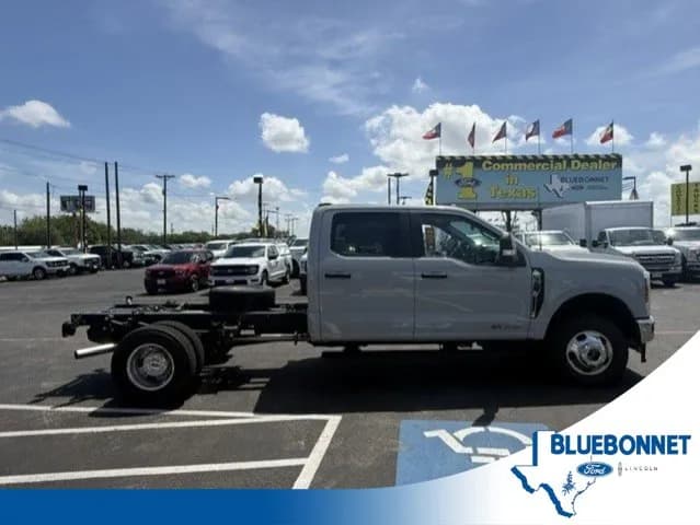 2026 Ford F-350 Crew Cab - Chassis