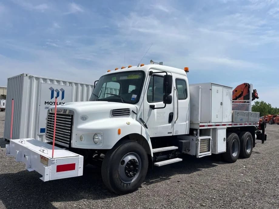 2010 Freightliner M2 106 - Crane