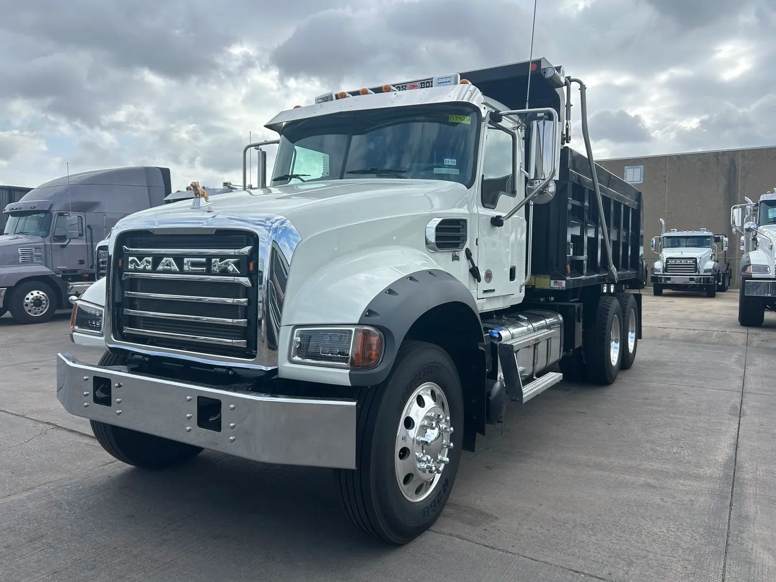 2025 Mack GR64F - - Dump