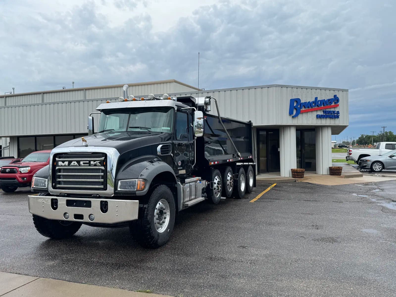 2025 Mack GR104F - Dump