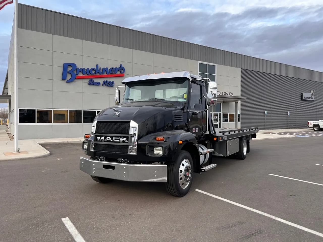 2025 Mack MD6 - Tow