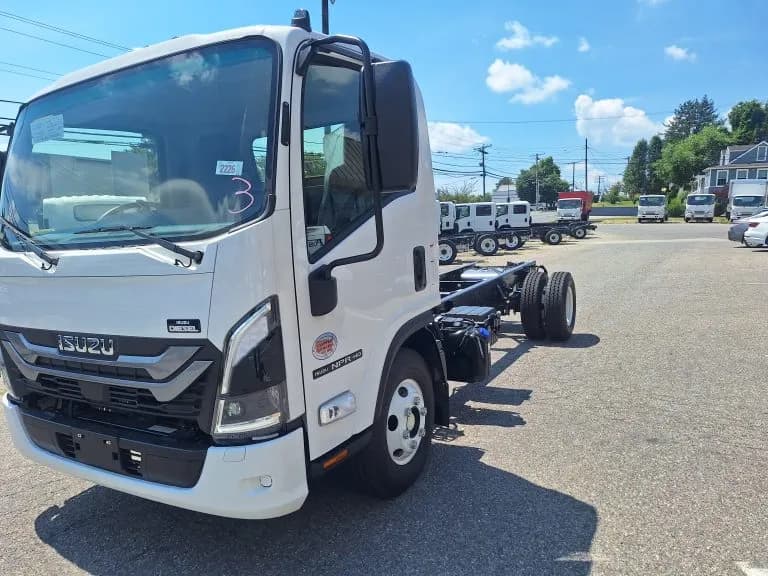 2025 Isuzu NRR 19500GVWR 150″ wheelbase