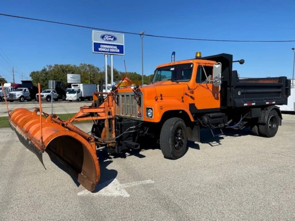 2001 International 2554S - Plow Trucks / Spreader Trucks