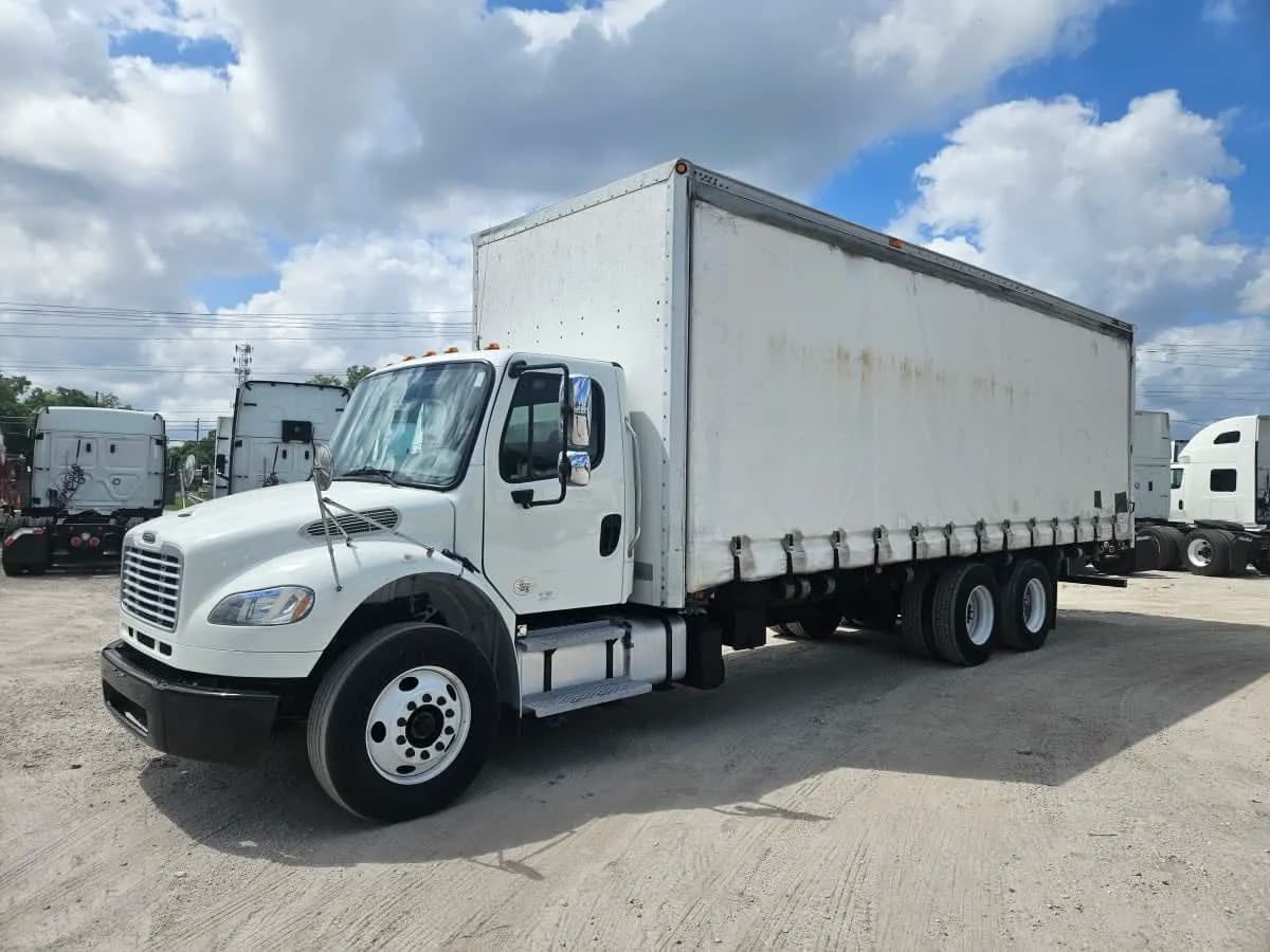 2020 Freightliner M2 106 - Box