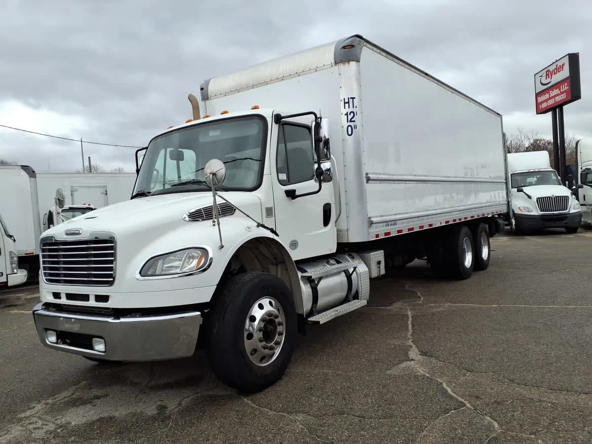 2020 Freightliner M2 106 - Box