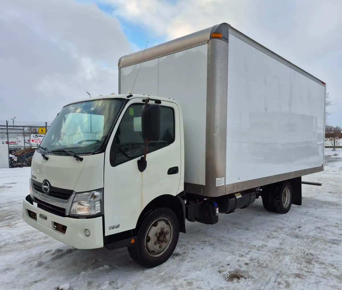 2017 Hino 195 - Box