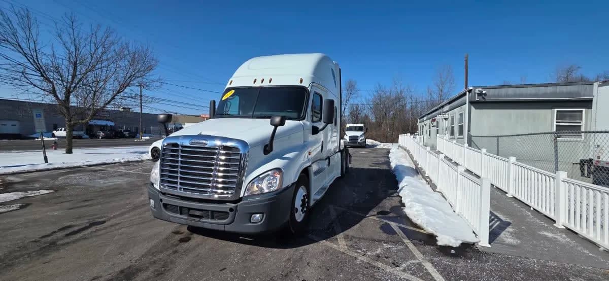 2020 Freightliner Cascadia - Sleeper