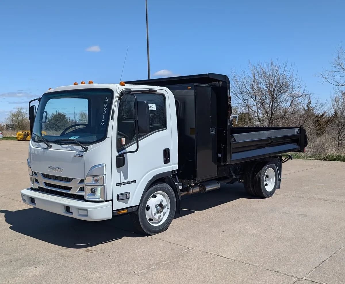 2025 Isuzu NPR HD