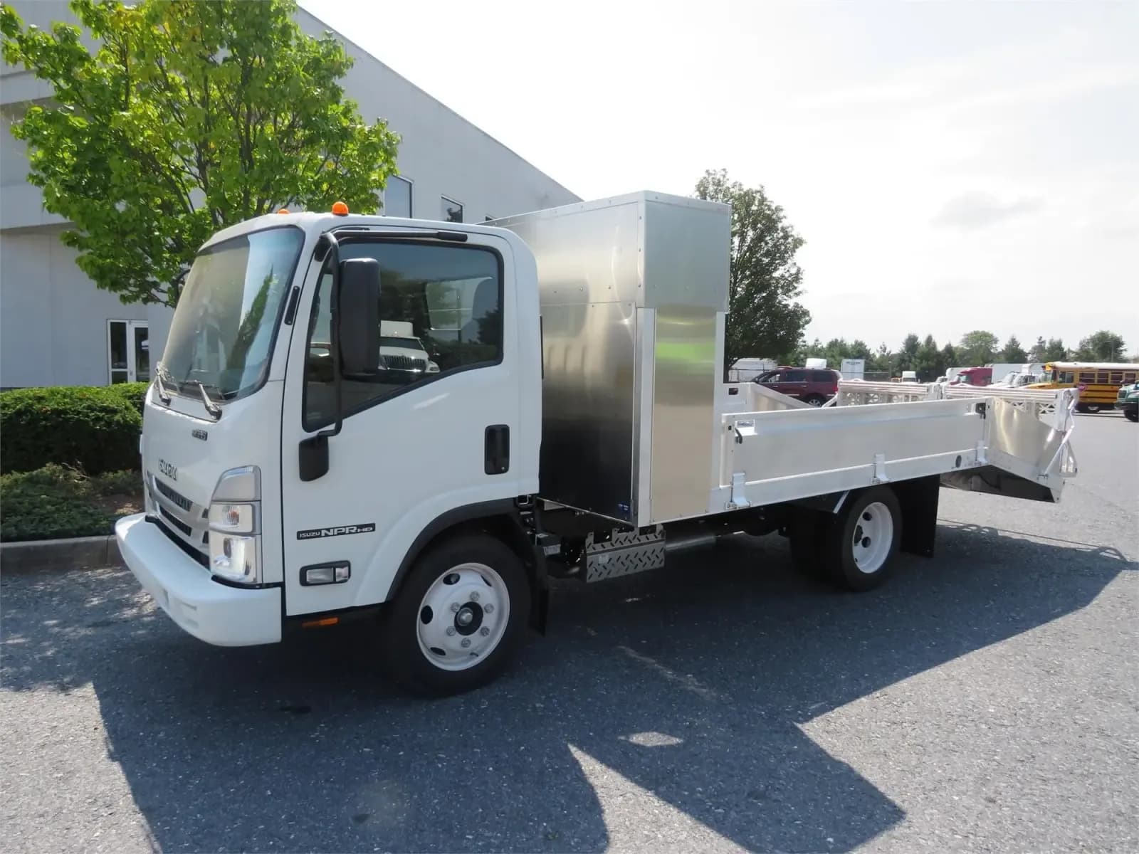 2024 Isuzu NPR HD
