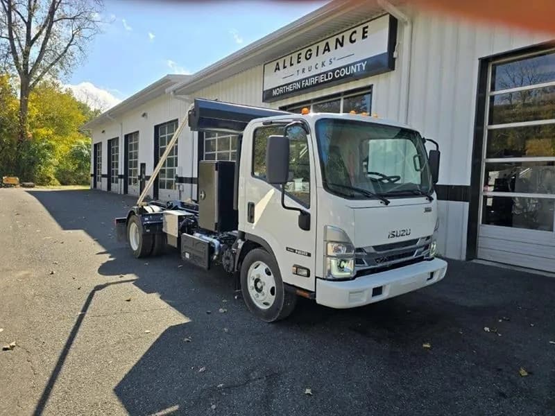 2024 Isuzu NRR