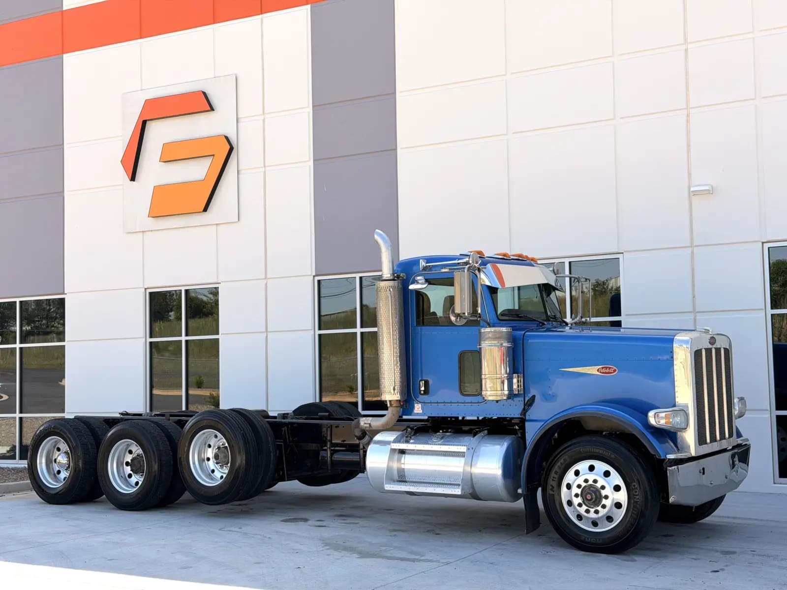 2016 Peterbilt 389 - Day Cab