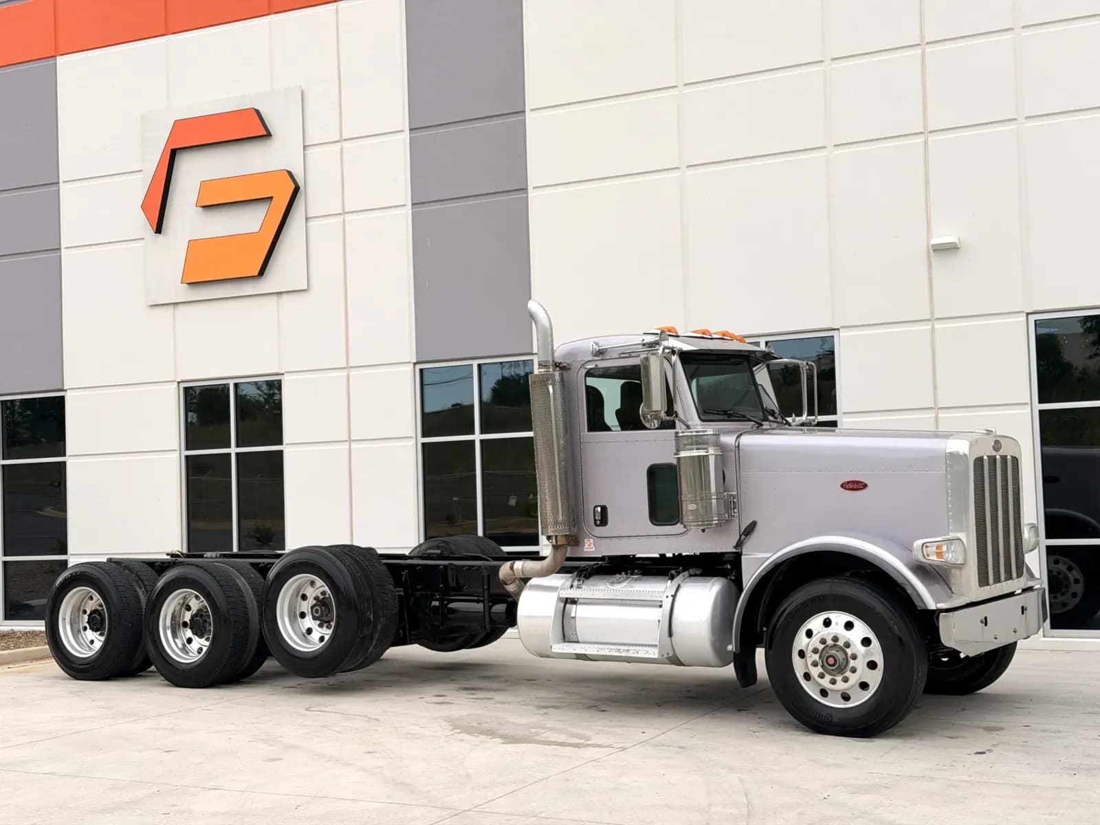 2016 Peterbilt 389 - Day Cab