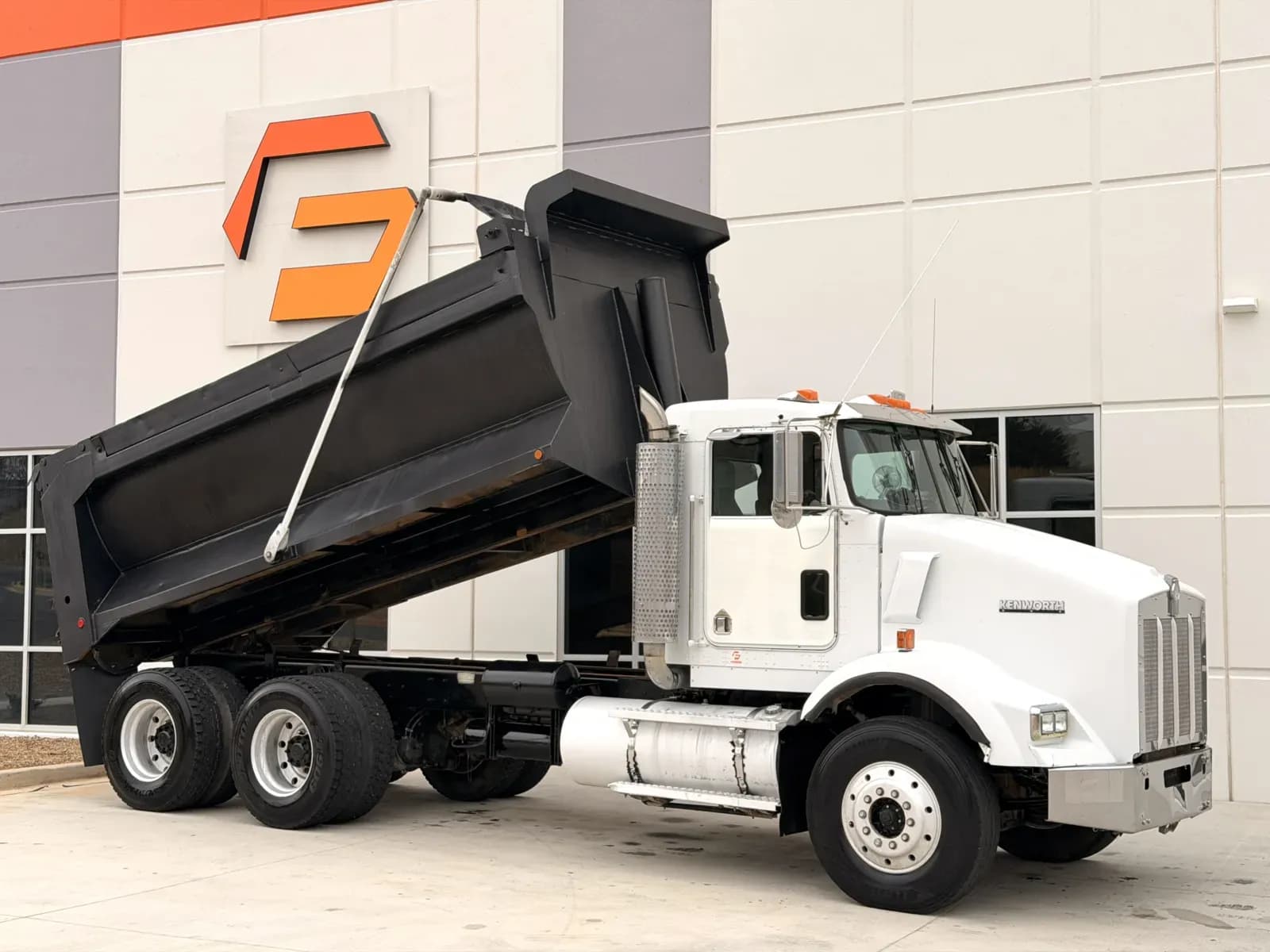 2001 Kenworth T800 - Dump