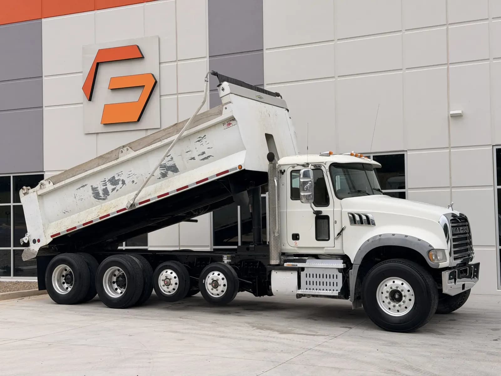 2017 Mack GU713 - Dump