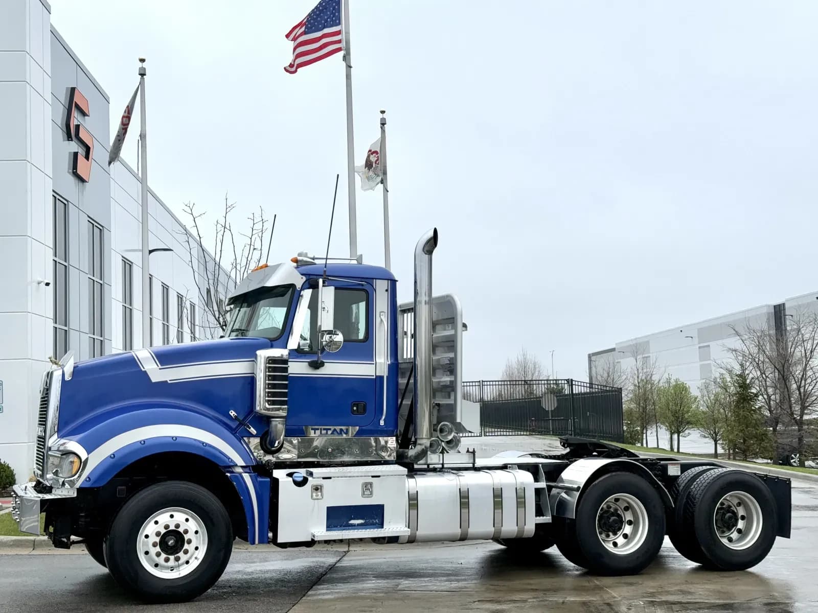 2012 Mack TITAN TD713 - Day Cab