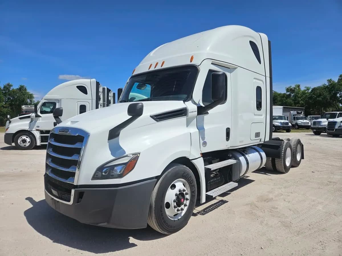 2022 Freightliner NEW - Sleeper