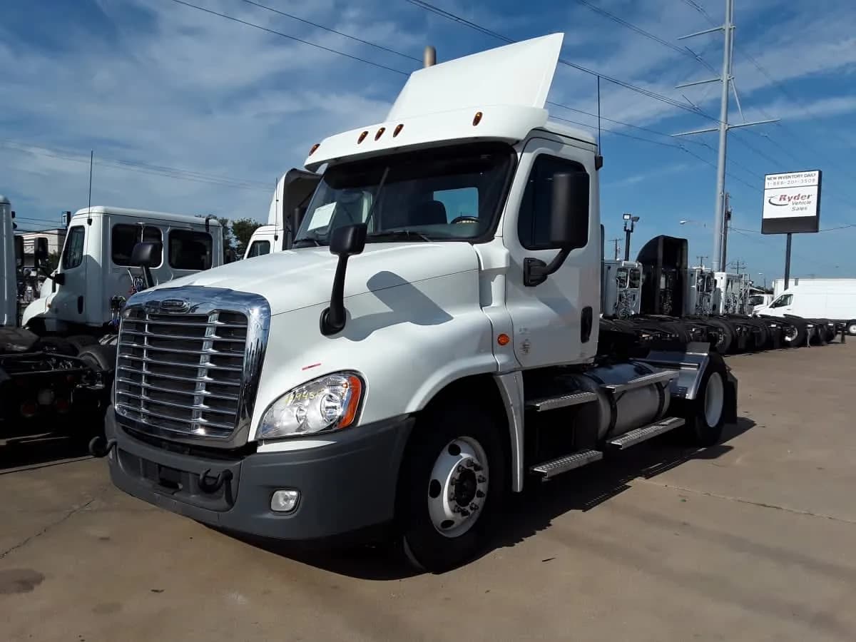 2020 Isuzu NPR - Day Cab