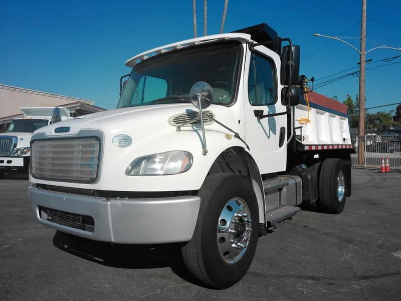 2018 Freightliner M2 106 - Bucket