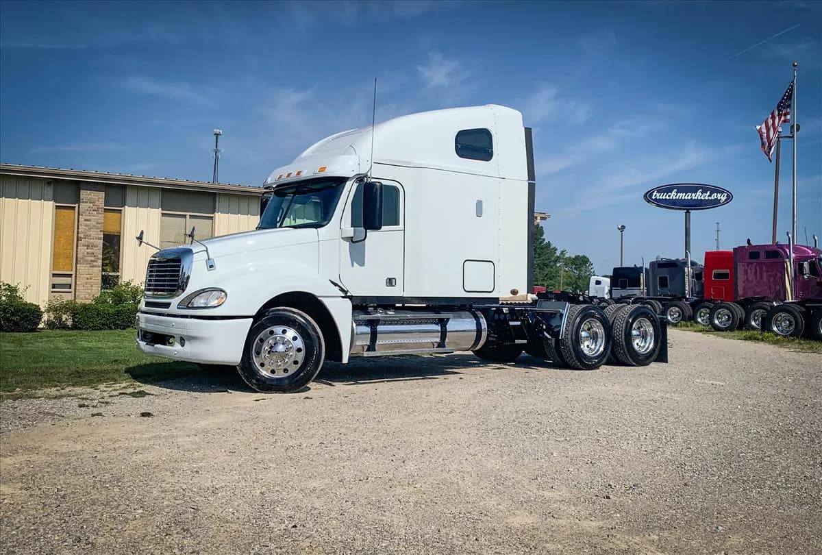 2016 Freightliner Columbia - Glider Kit Trucks