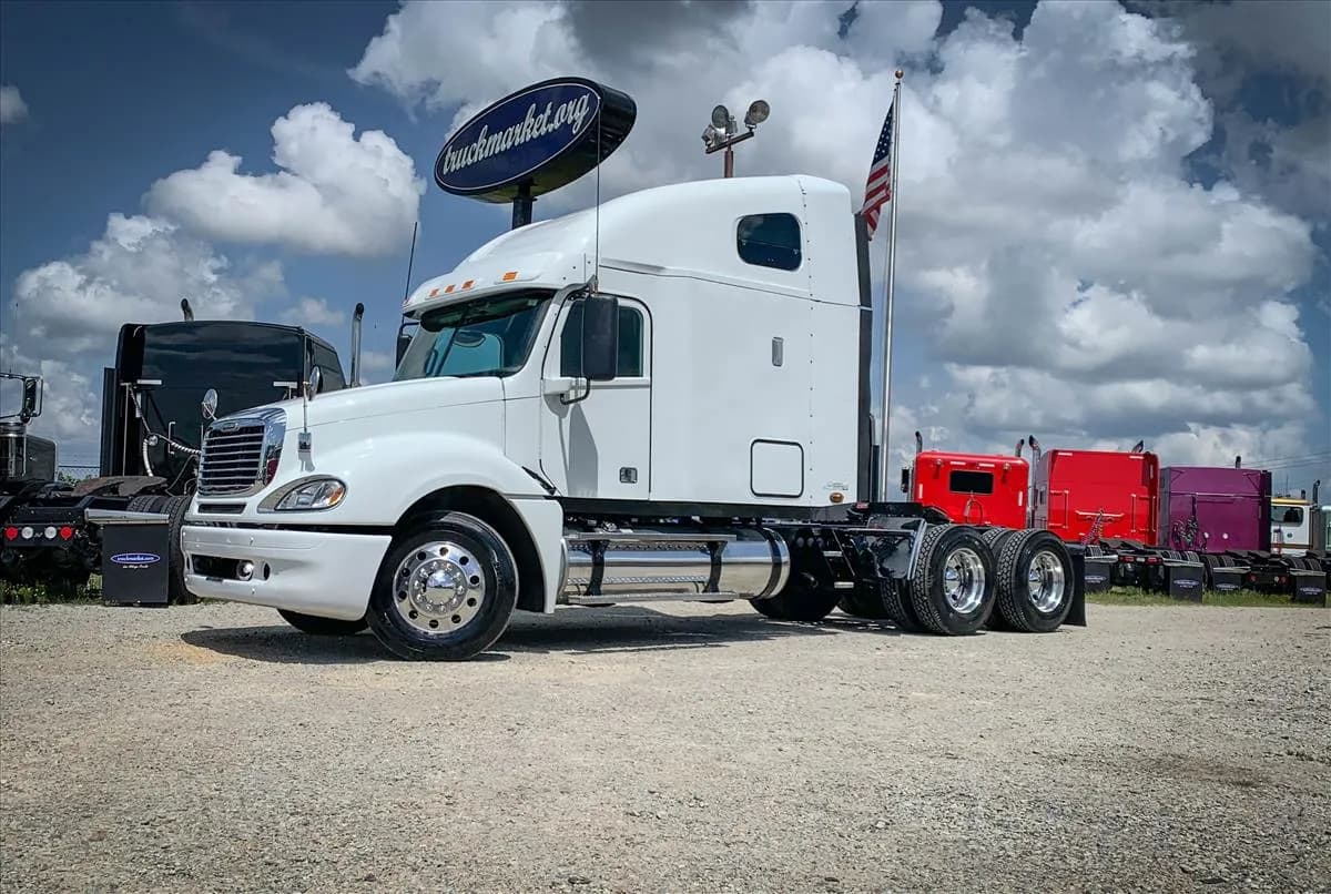 2016 Freightliner Columbia - Glider Kit Trucks