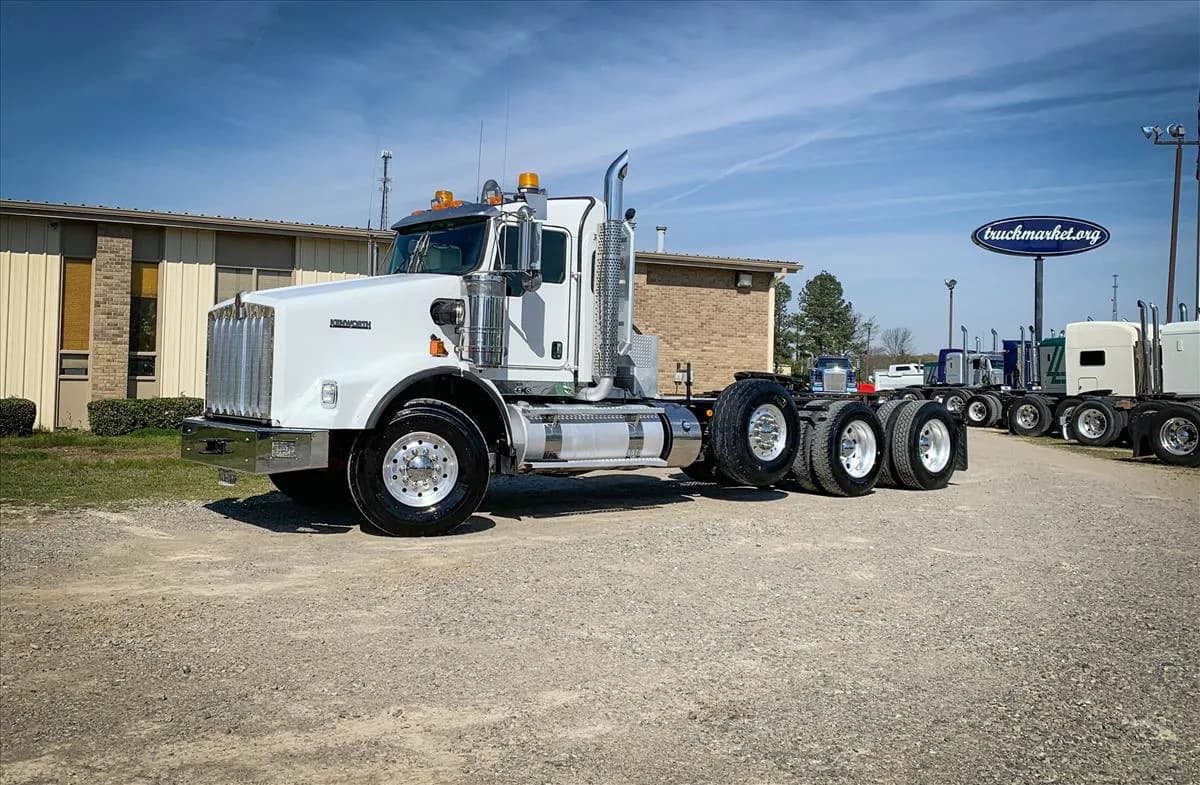 2015 Kenworth T800W - Day Cab