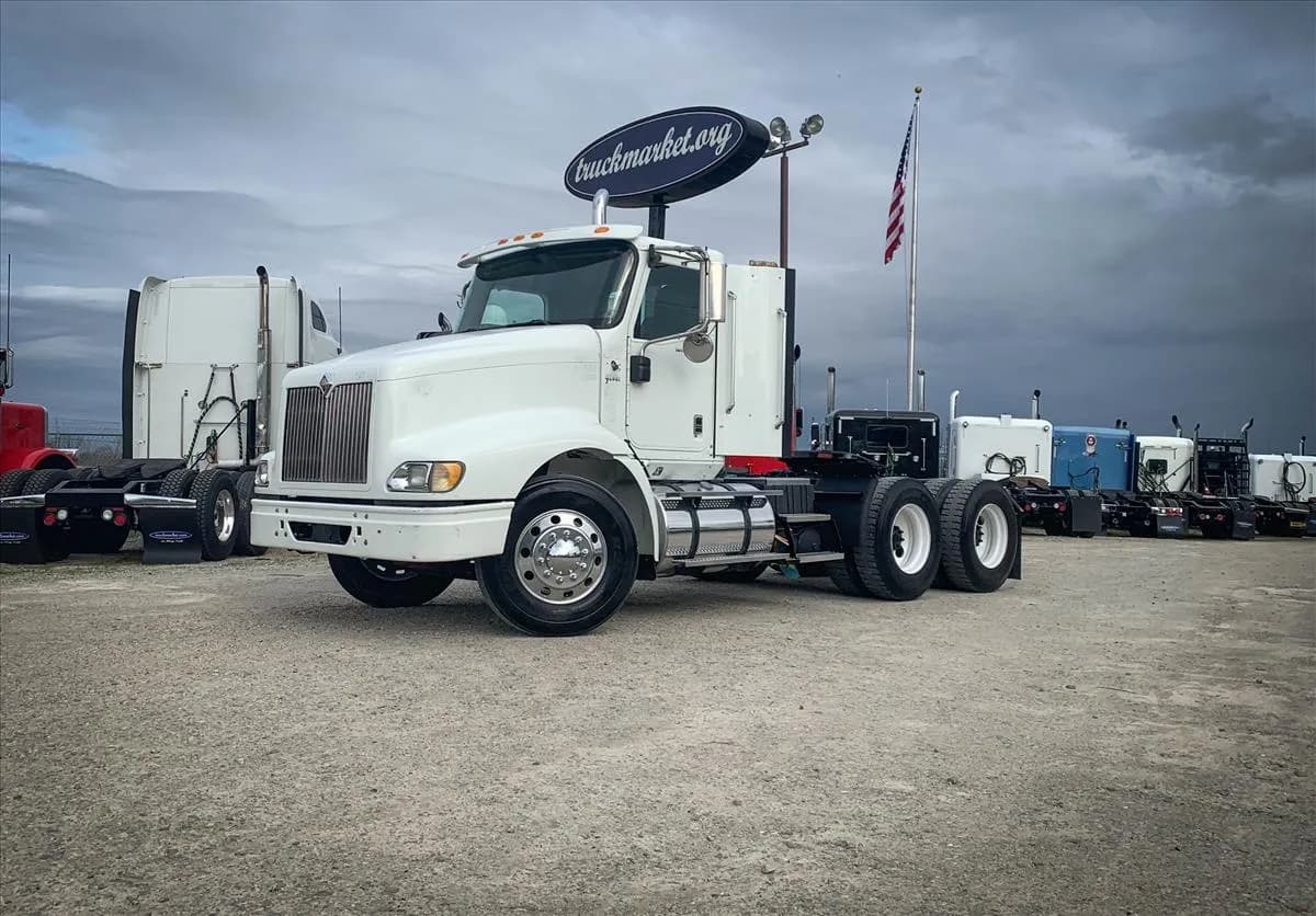 2008 International 9200i - Day Cab