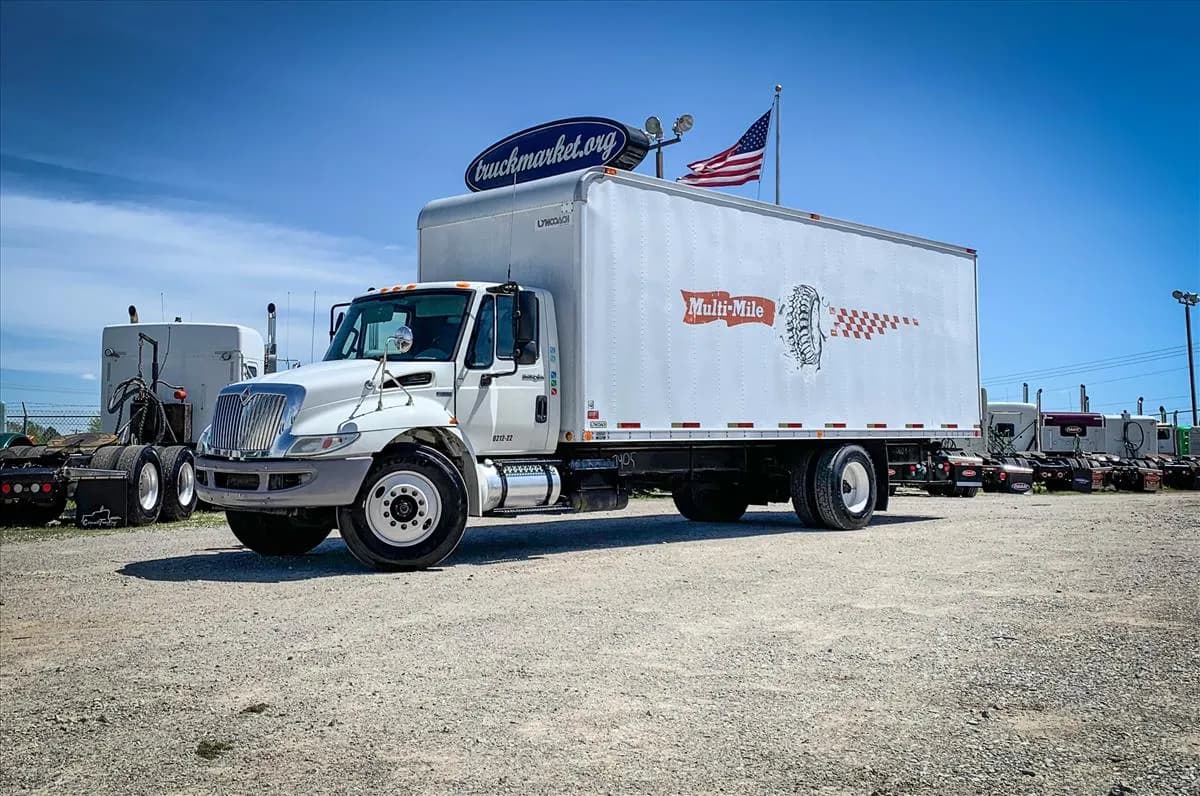2012 International 4300 - Box