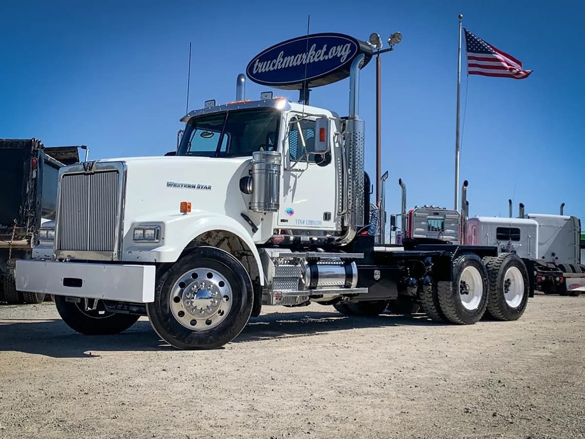 2012 Western Star 4900 - Oil Field Trailers / Winch / Oil Field Trucks