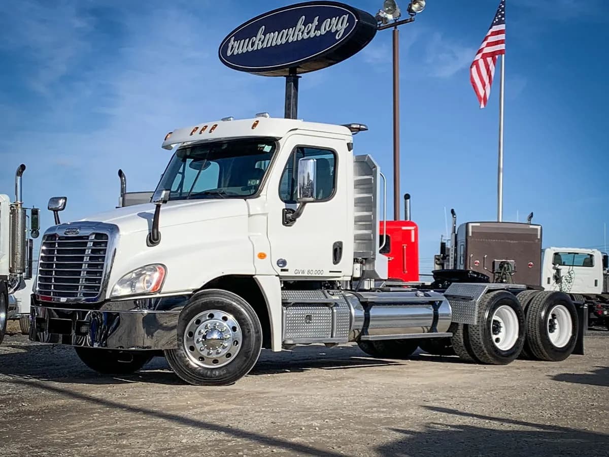 2012 Freightliner Cascadia - Day Cab