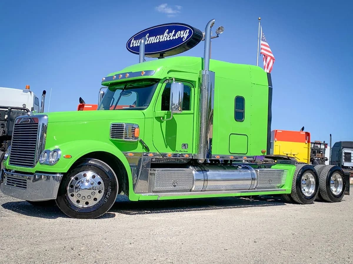 2018 Freightliner Coronado - Glider Kit Trucks