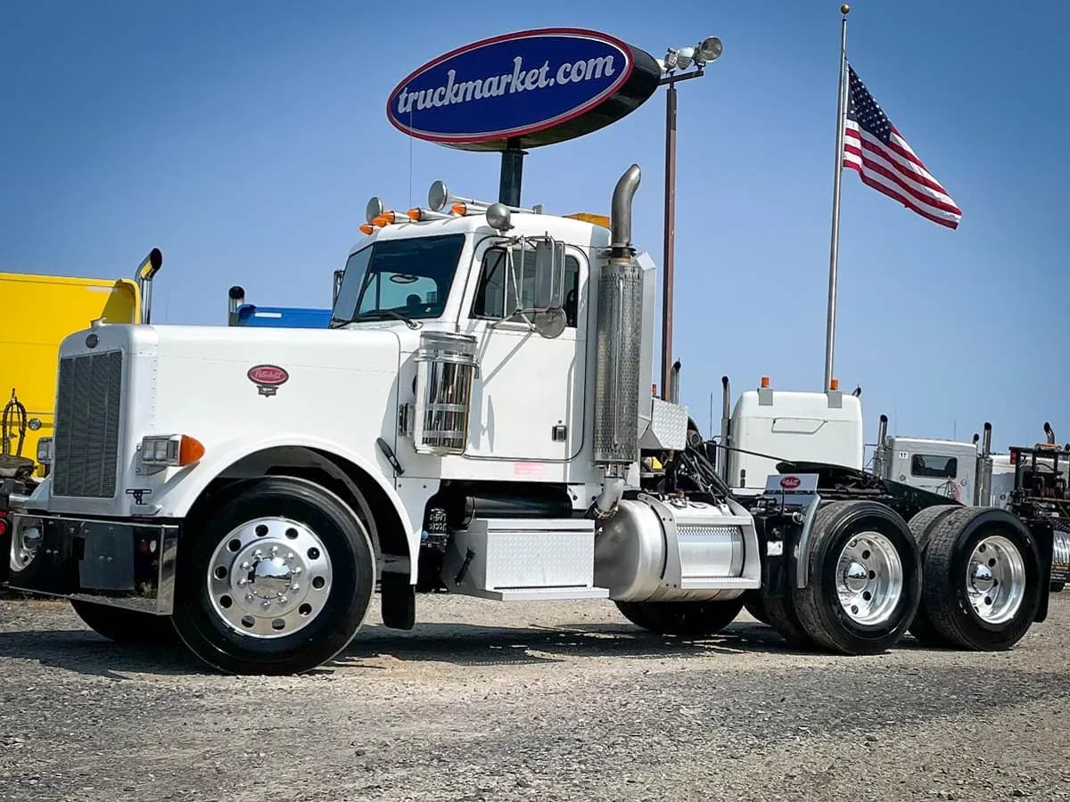 2003 Cat 379 - Day Cab