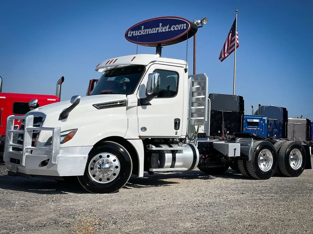 2018 Freightliner Cascadia - Day Cab