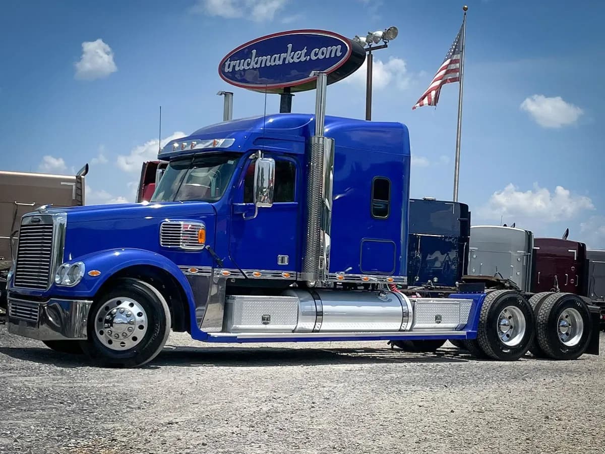 2018 Freightliner Coronado - Glider Kit Trucks