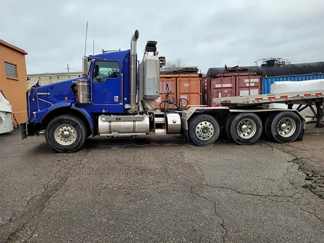 2012 Kenworth T800 TRI - Day Cab