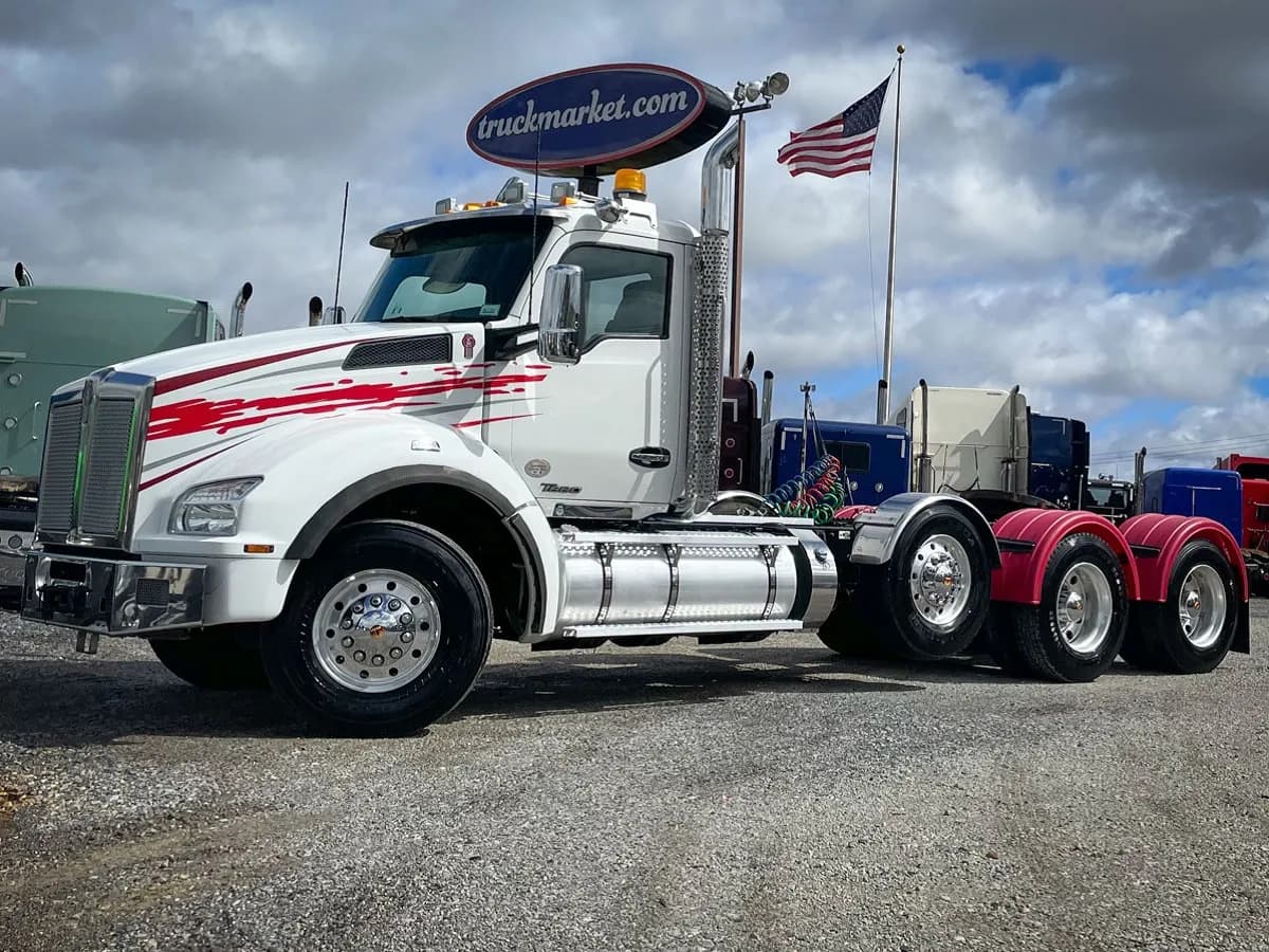 2018 Kenworth T880 TRI - Day Cab