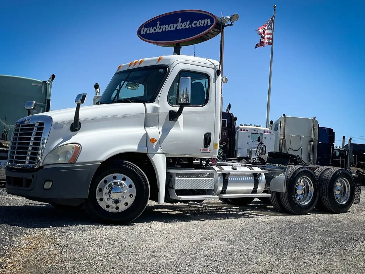 2009 Freightliner Cascadia - Day Cab