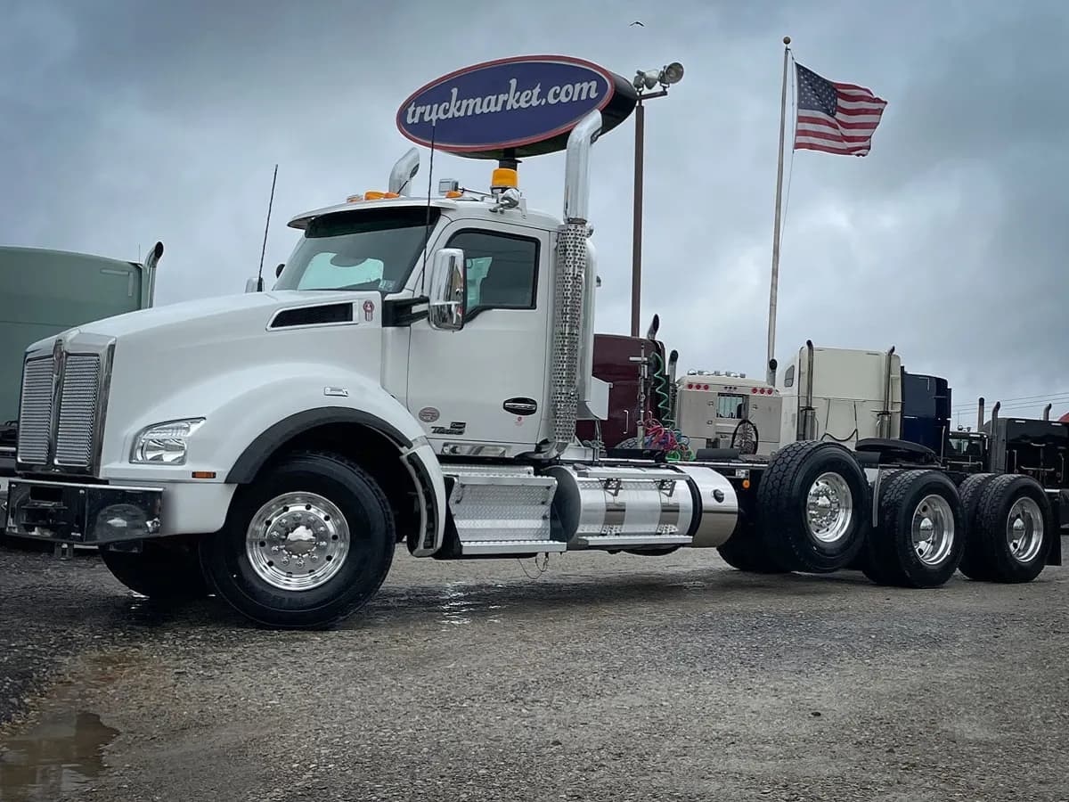 2020 Kenworth T880 TRI - Day Cab