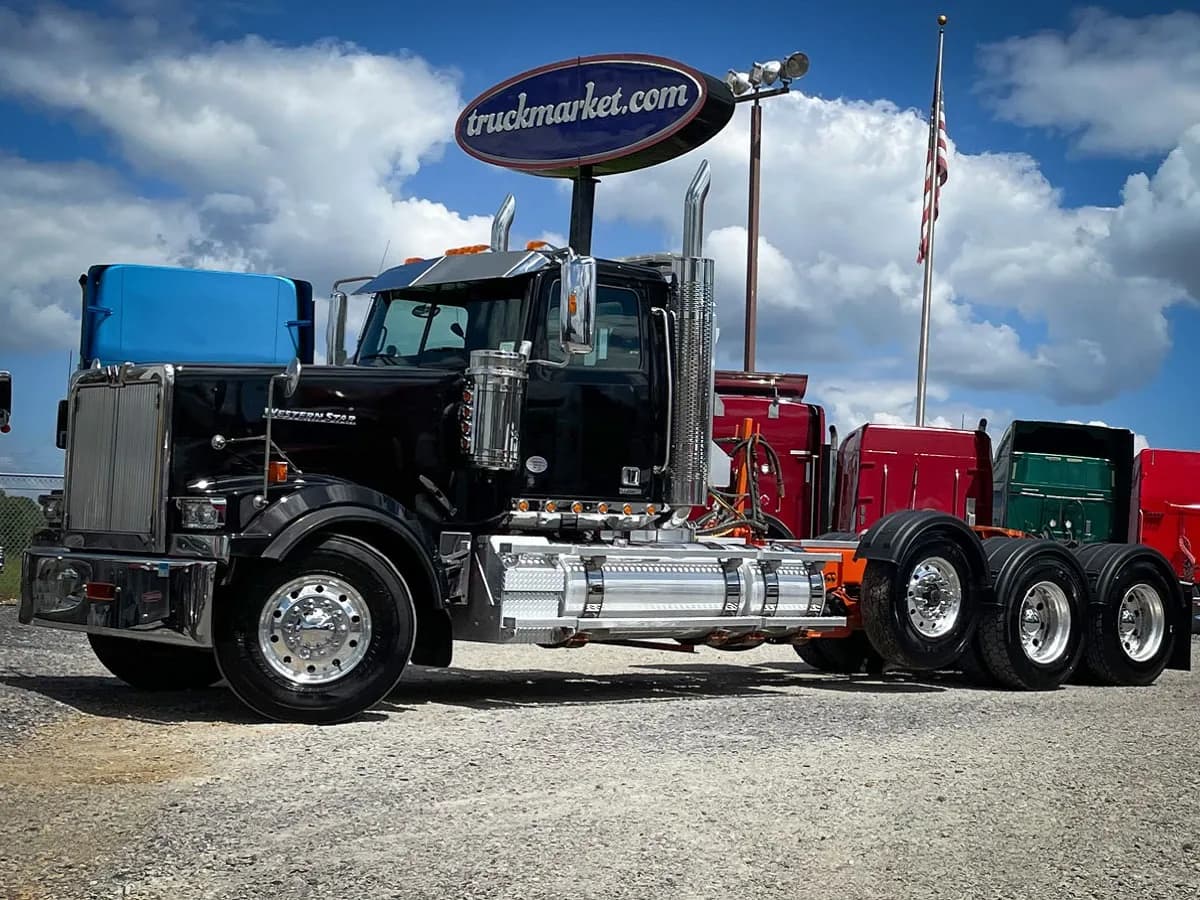 2022 Western Star 4900EX TRI - Day Cab