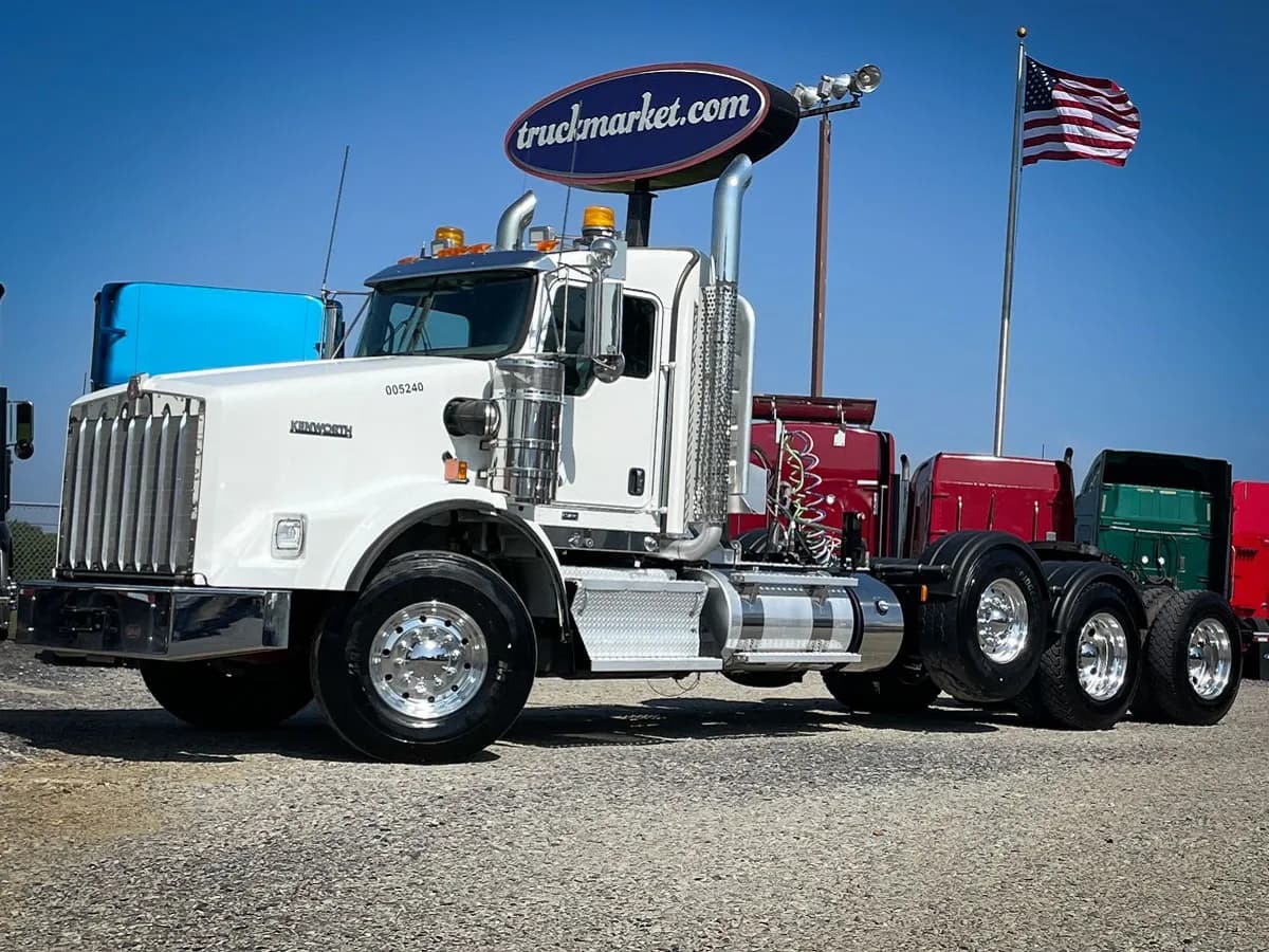 2019 Kenworth T800W TRI - Day Cab