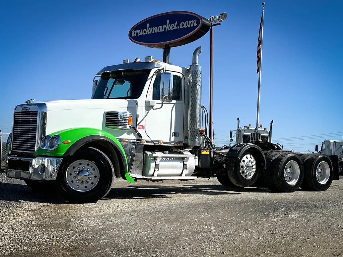 2015 Freightliner Coronado - Glider Kit Trucks
