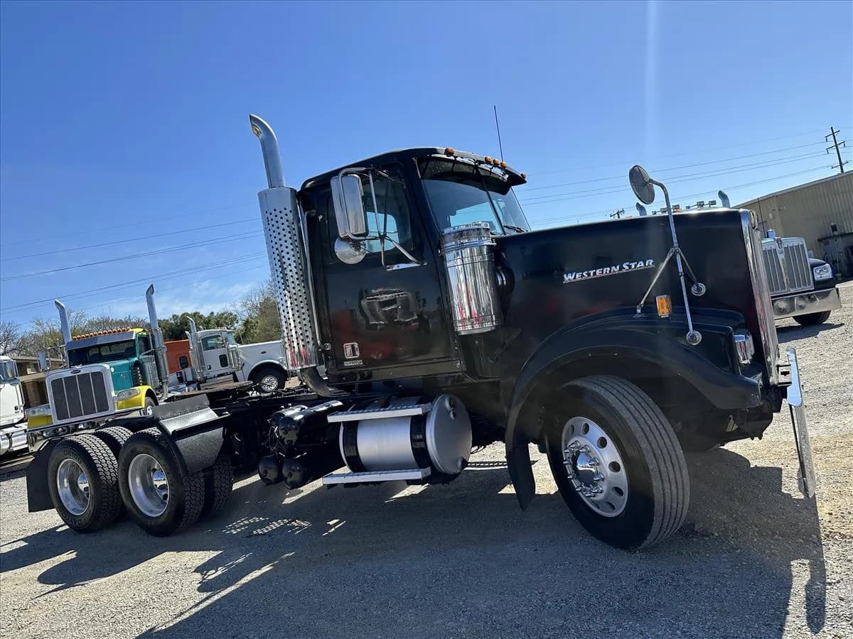 2020 Western Star 4900 - Glider Kit Trucks