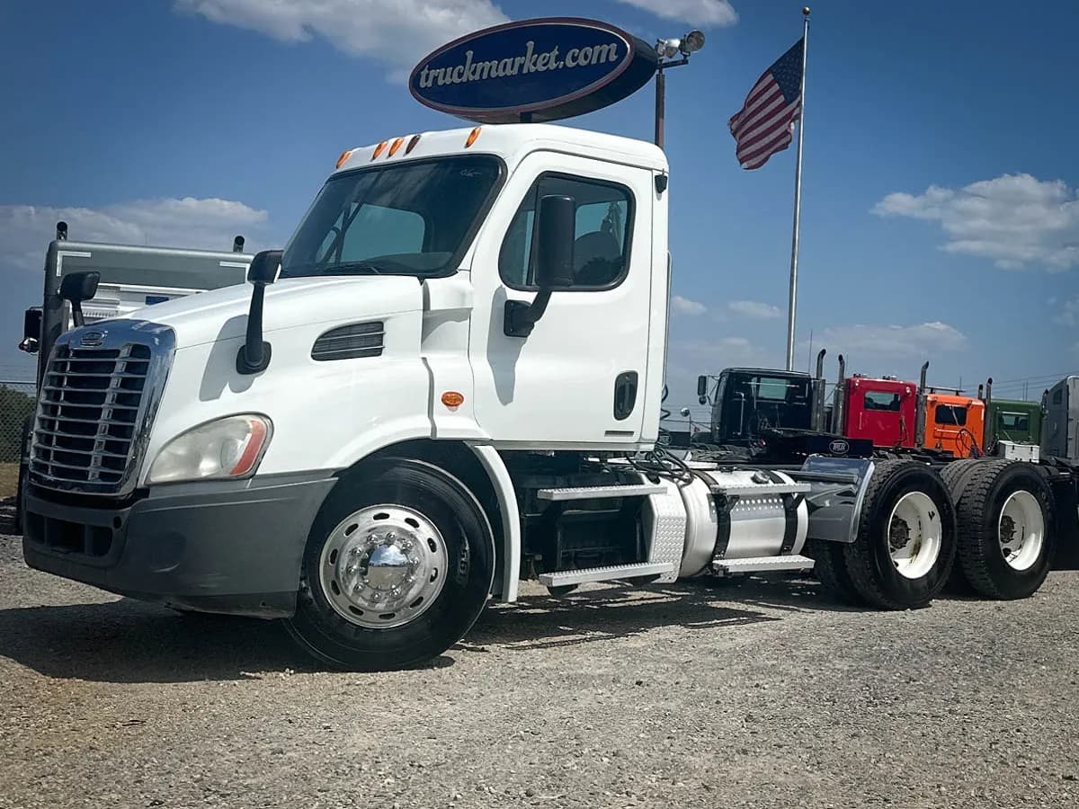 2011 Freightliner Cascadia - Day Cab