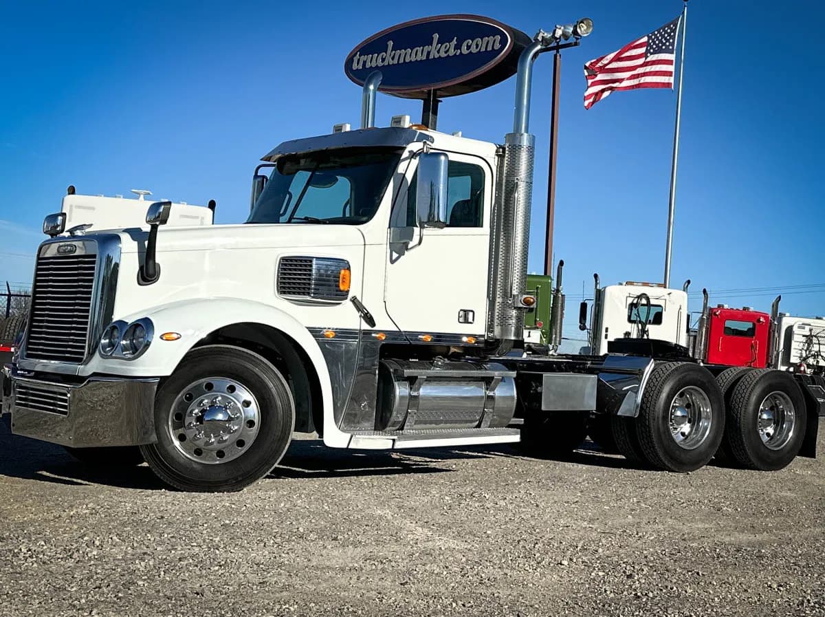 2016 Freightliner Coronado - Glider Kit Trucks