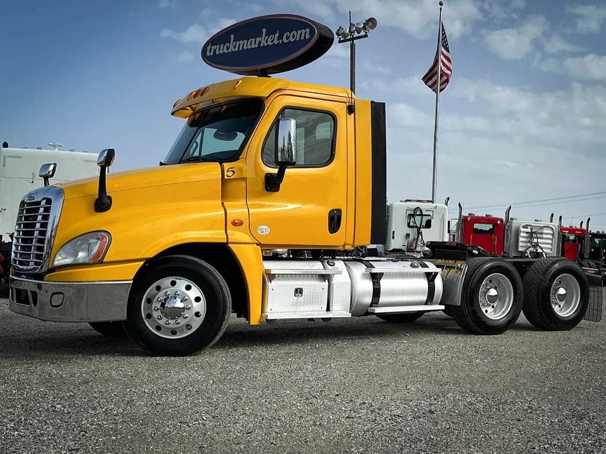 2014 Freightliner Cascadia - Day Cab