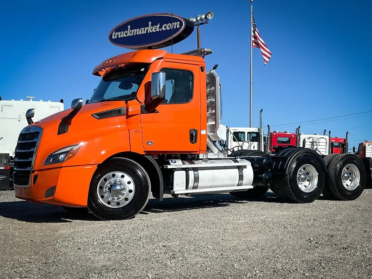 2020 Freightliner Cascadia - Day Cab