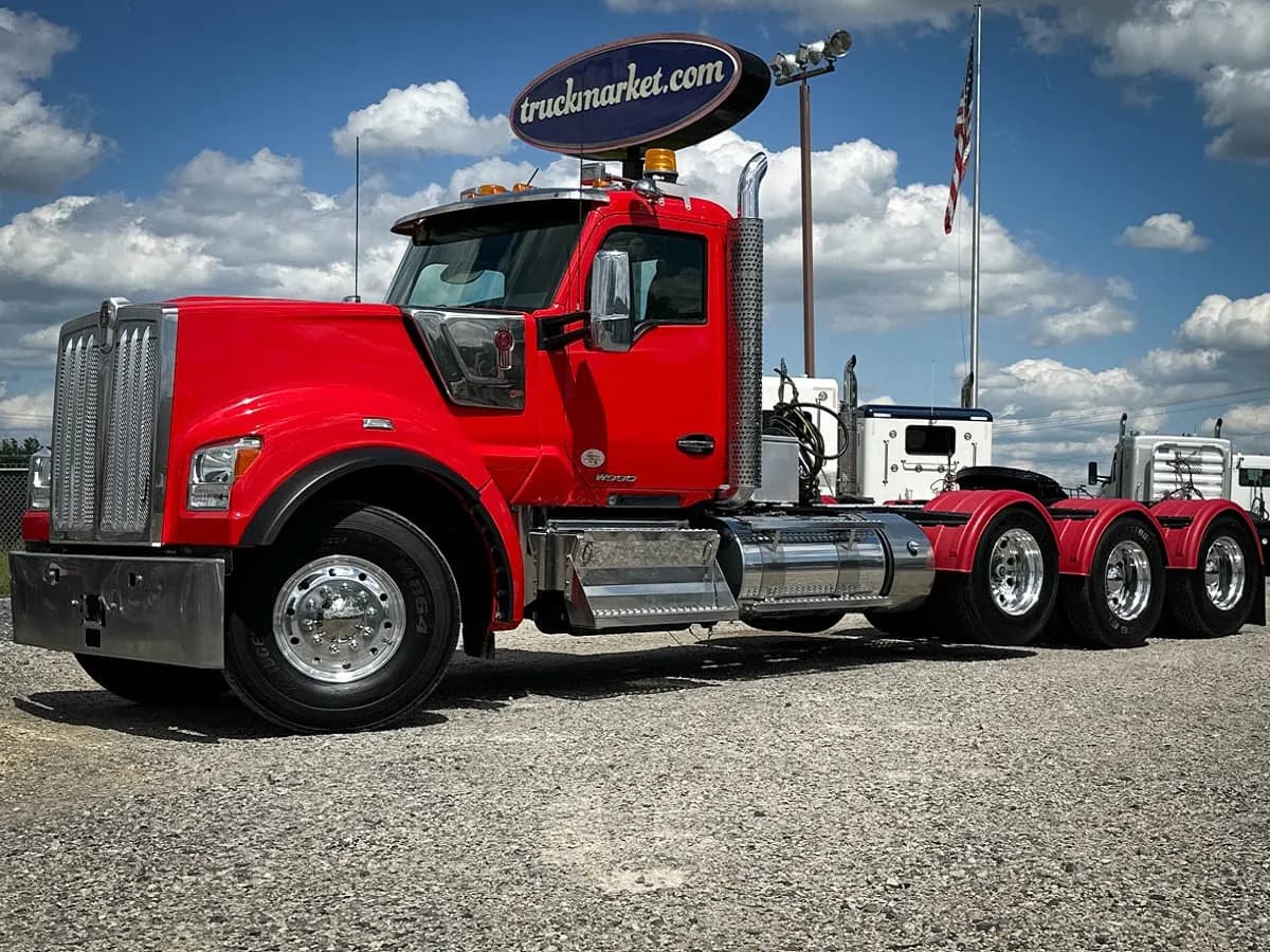 2021 Kenworth W990 TRI - Day Cab