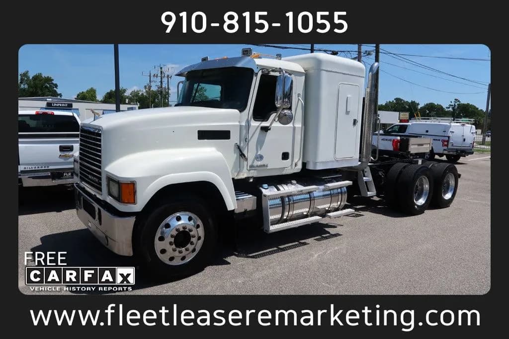 2015 Mack CHU613 Pinnacle 64T - Sleeper