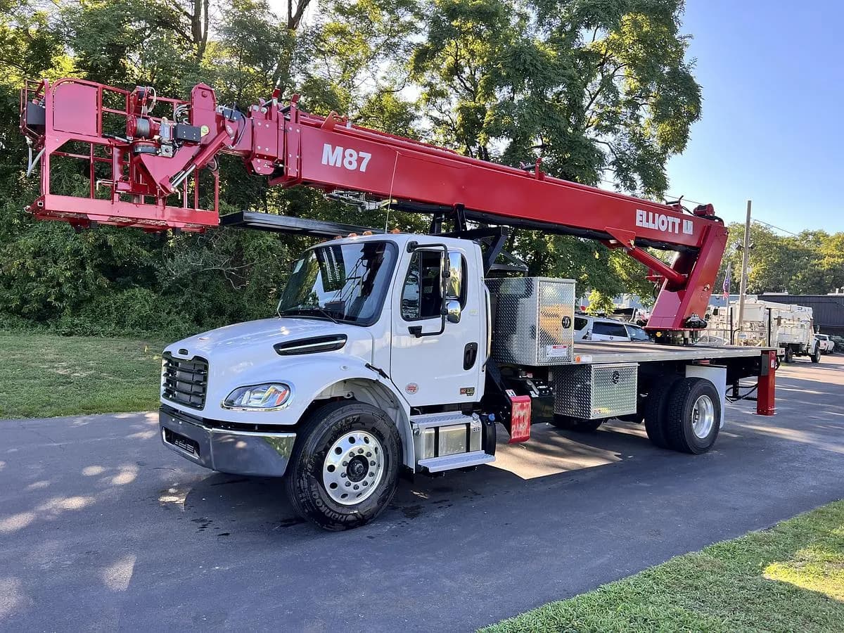 2025 Freightliner M2 106 - Crane